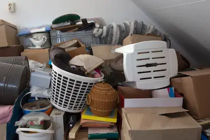 Pile-of-junk-in-a-hoarder-house-1024x683-1-420x283.46 Pile-of-junk-in-a-hoarder-house-1024x683-1-420x283.46