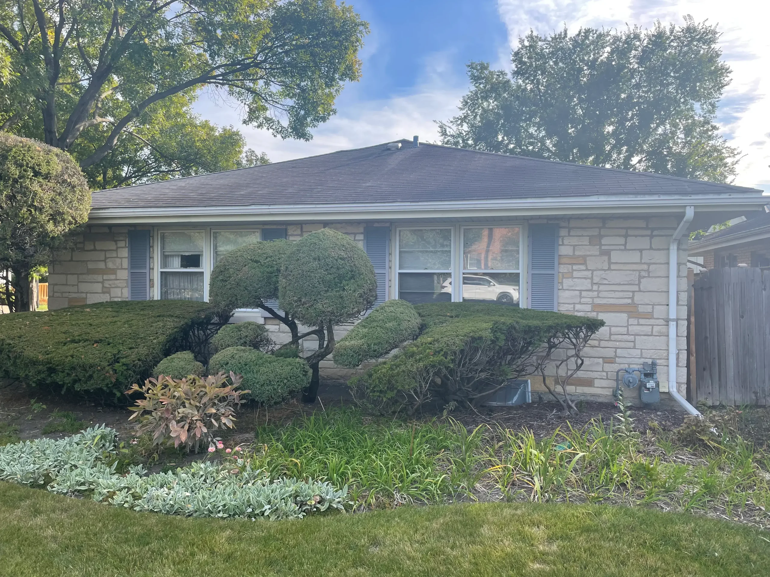 sell a house without any cost like this stone ranch in Chicago